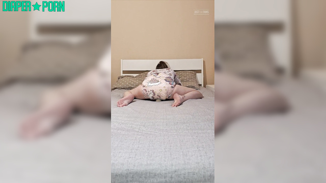 Littlesnowflake - Spontaneous masturbation with a pacifier and diaper