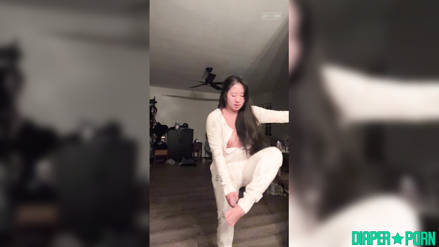 BabyPuffz - She combed her hair and put on her pajamas