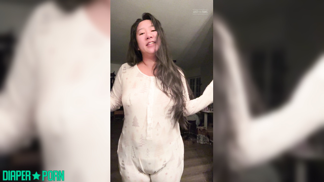 BabyPuffz - She combed her hair and put on her pajamas