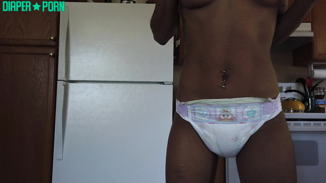 SunnyWittleDays - Ebony wants to give you pleasure with her performance