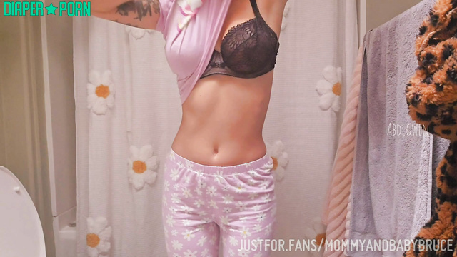 Mommyandbabybruce - Busty blonde loves to cum in pampers