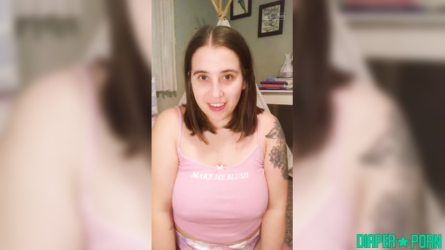 liddlestflora - She just loves to pee herself and then masturbate