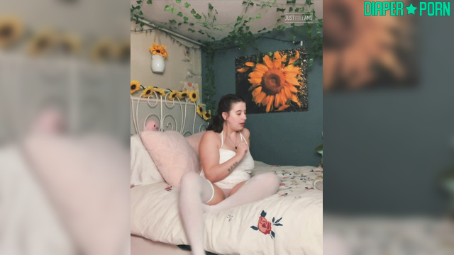 liddlestflora - Look, she loves to be naughty, especially in diapers