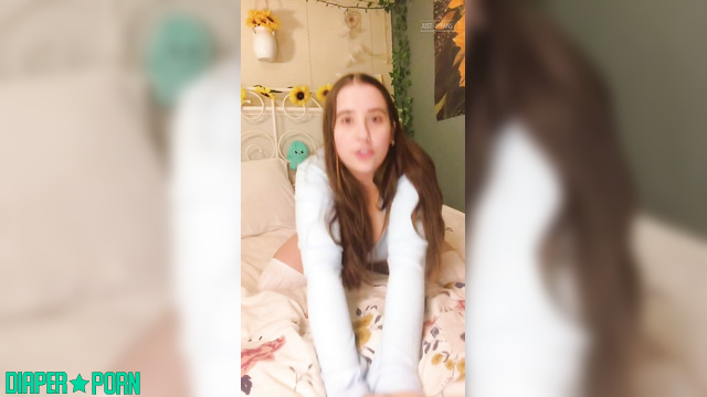 liddlestflora - Her pussy was satisfied after changing a diaper
