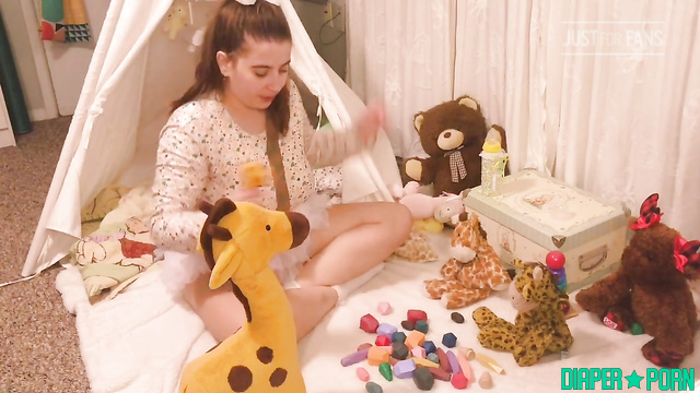 liddlestflora - Chubby woke up and decided to talk to her toys