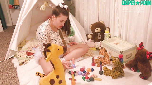 liddlestflora - Chubby woke up and decided to talk to her toys