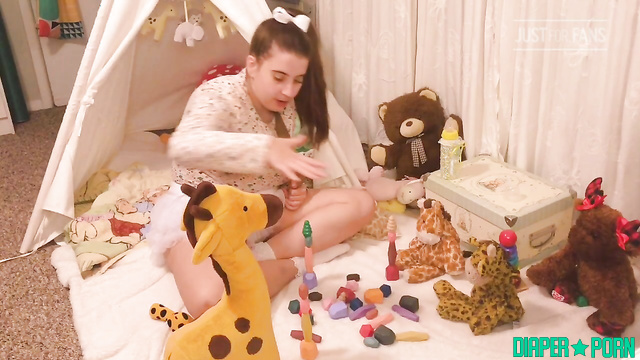 liddlestflora - Chubby woke up and decided to talk to her toys