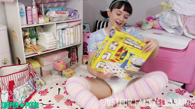 Ella Raine ABDL - Now she'll teach you how to do it with a diaper