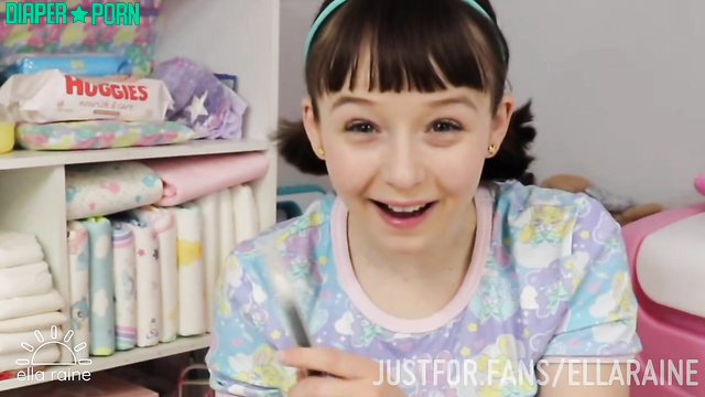 Ella Raine ABDL - Now she'll teach you how to do it with a diaper