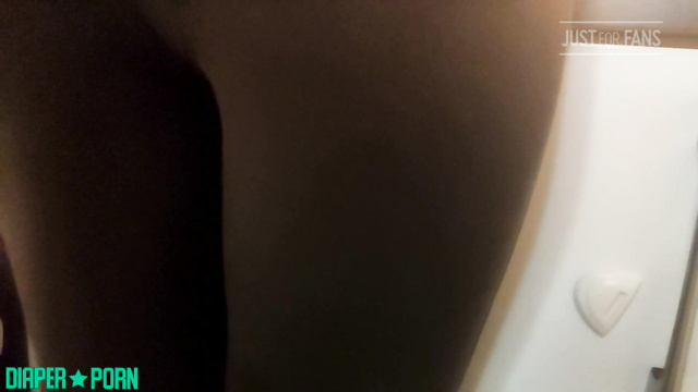 DiaperRosie - Boyfriend touching her wet diaper, look